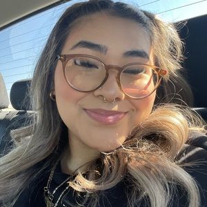 Meet your Posher, Amaris